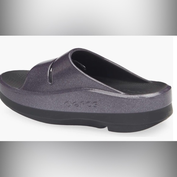 Retired OOFOS OOmega OOahh Sandal in Black and Purple Amethyst - a box included - Picture 5 of 11
